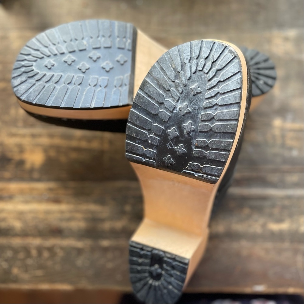 Swedish Hasbeens Black Leather Clogs with Natural Wood Sole - Picture 4 of 4